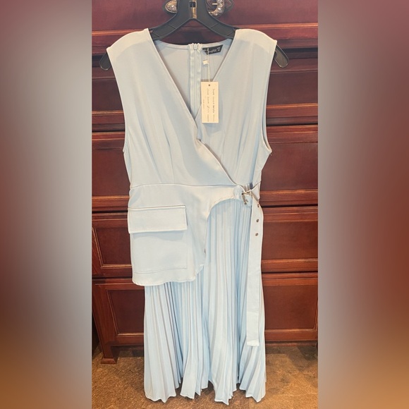 Dress - Picture 1 of 3